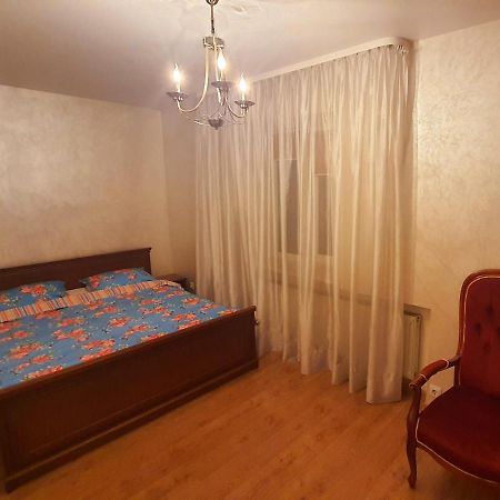 Center Apartment Lutsk Bagian luar foto
