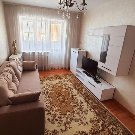 Center Apartment Lutsk Bagian luar foto