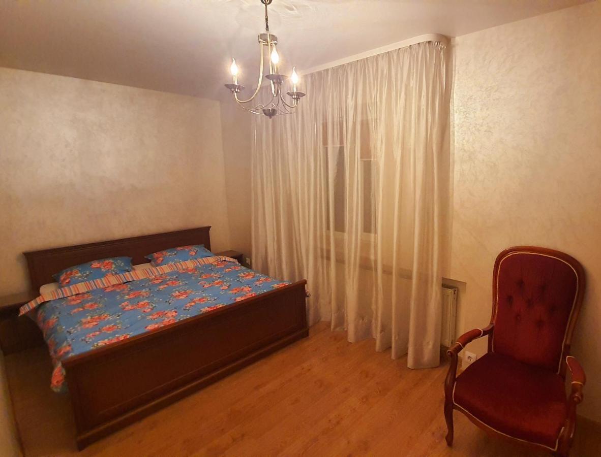 Center Apartment Lutsk Bagian luar foto