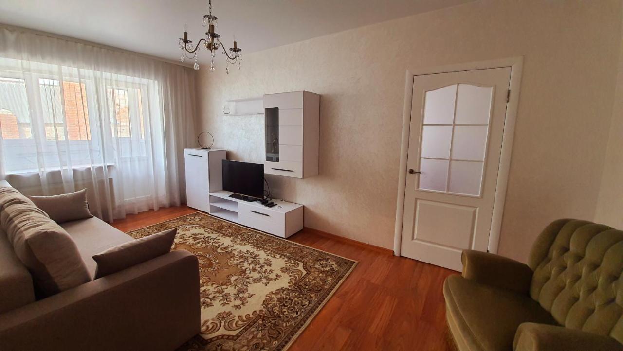 Center Apartment Lutsk Bagian luar foto